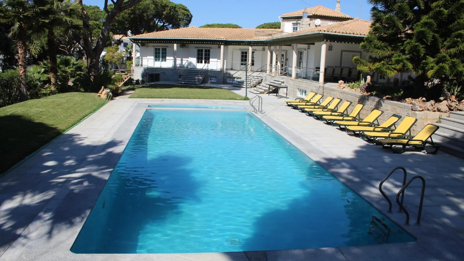 Villa Com Piscinas - Quintinha Do Lago location